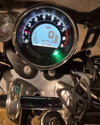 Moto guzzi 1400 custom