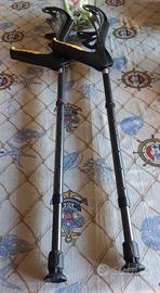 Stampelle nere Intermed con impugnatura ergonomica