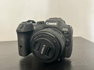 Canon R7 corpo macchina