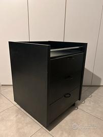 Cassettiera nera con rotelle