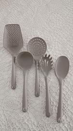 Set 5 utensili Abert Cucinart colore tortora 