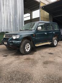 Disponibili ricambi Mitsubishi Pajero Targhet .