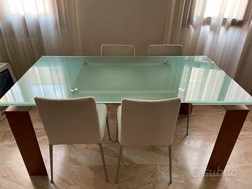 Tavolo cristallo Desalto Stilt con 4 sedie