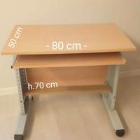 Comodissima scrivania in legno anche porta PC