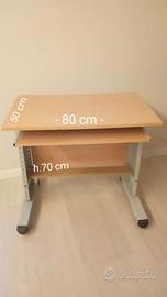 Comodissima scrivania in legno anche porta PC