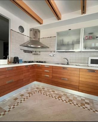 CUCINA DOIMO IN LEGNO (293x210 cm) + COLONNA 120 c
