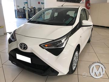 Toyota Aygo Connect 1.0 VVT-i 72 CV 5 porte x-play