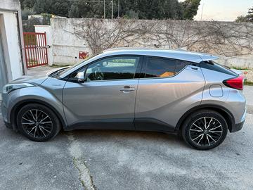 Toyota CHR Lounge 1.8 Hybrid