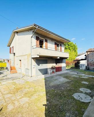Villa di 100 m² con 4 locali e box auto doppio a S
