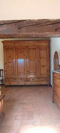 Armadio molto bello in legno
