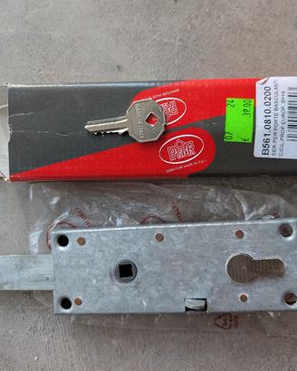 Serratura per porte basculanti 