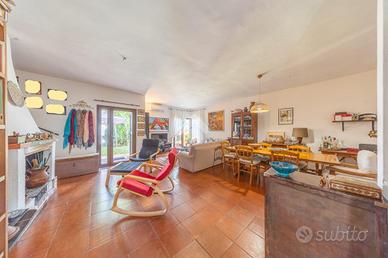 VILLA A SCHIERA A MONTE PORZIO CATONE