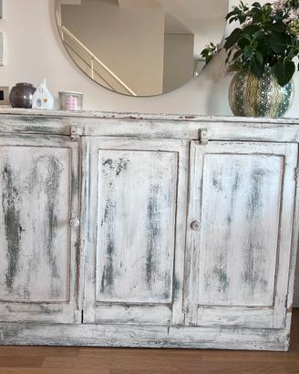 Credenza vintage in legno a tre ante