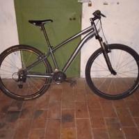 Mountain bike nera