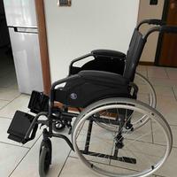 Sedia a rotelle pieghevole