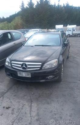 Vendiamo ricambi per Mercedes C220 anno 2008