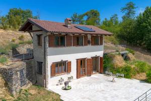 VILLA IN PIETRA DI LANGA CON VISTA MOZZAFIATO SULL
