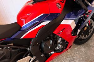 Honda cbr 1000 rr r