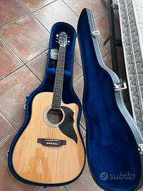 chitarra con acordatore eletrico integrato