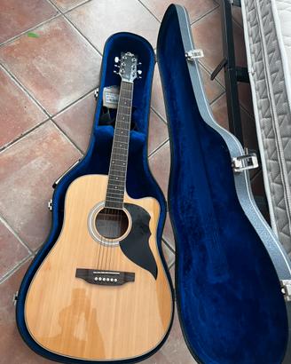 chitarra con acordatore eletrico integrato