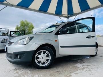 Ford Fiesta 1.4 TDCi 5p. Ghia OK NEOPATENTATO