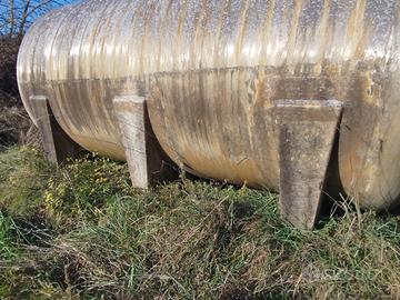 Cisterna vetroresina da 10.000 litri.