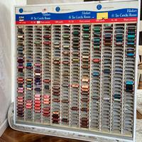 Mobile da merceria Coats Cucirini vintage con fili