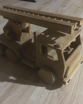 camion autopompa in legno