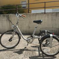 Triciclo per adulti a pedali