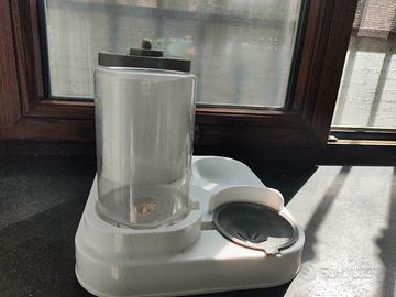 Dispenser cibo gatto