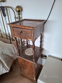 Antico comodino vintage in noce, periodo 800'
