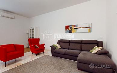 Trilocale ristrutturato e arredato in centro