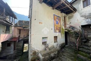 CASA SEMINDIPENDENTE A MONTESCHENO