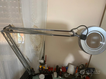 Lampada con lente d ingrandimento - Arredamento e Casalinghi In vendita a  Foggia