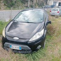 Ford Fiesta incidentata 