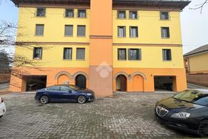 4 LOCALI A GUASTALLA