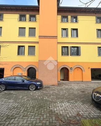 4 LOCALI A GUASTALLA