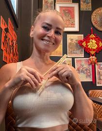 Cameriera di sala in un ristorante