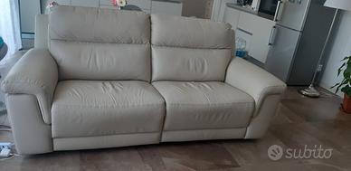  divano in pelle con doppio movimento relax