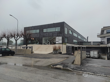 Locale frazionabile in strategica posizione