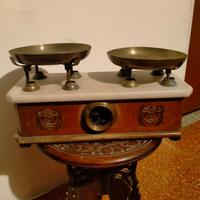 Bilancia a due piatti