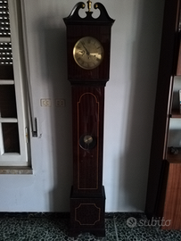 Orologio a pendolo da terra