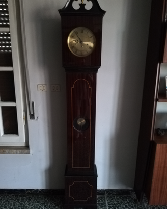 Orologio a pendolo da terra
