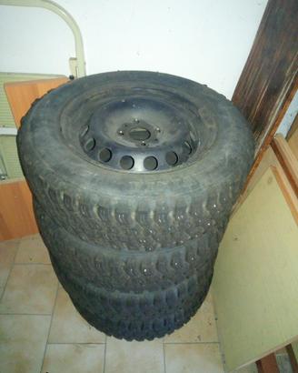 4 gomme fuoristrada + cerchi
