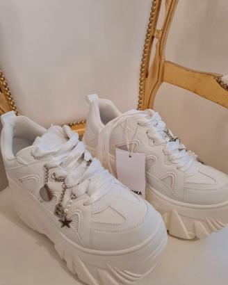 SNEAKERS  BERSHKA n. 38