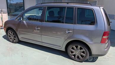 VOLKSWAGEN TOURAN 2.0 TDI N1 autocarro 