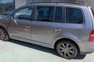 VOLKSWAGEN TOURAN 2.0 TDI N1 autocarro 