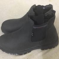 Stivaletti color nero nuovissimi.