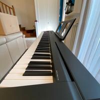 Pianoforte Yamaha P-45 con stand e sgabello