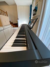 Pianoforte Yamaha P-45 con stand e sgabello